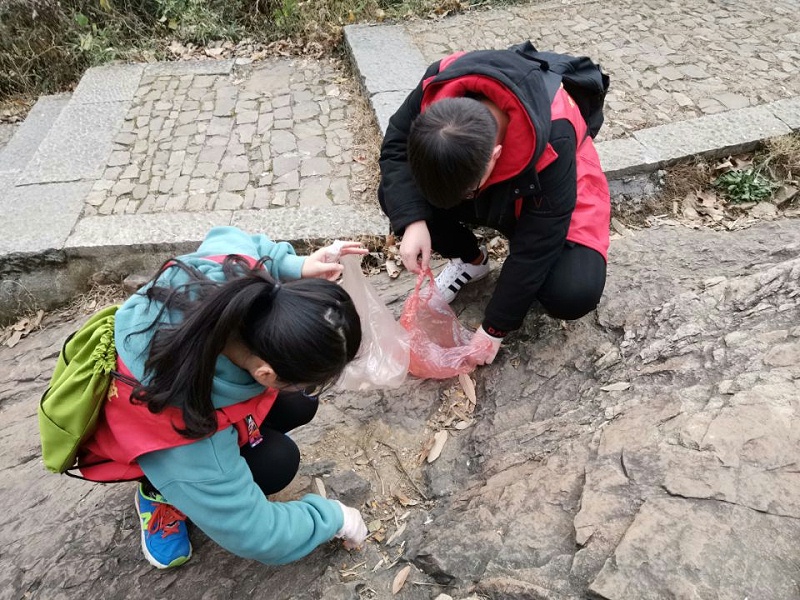 登山环保行